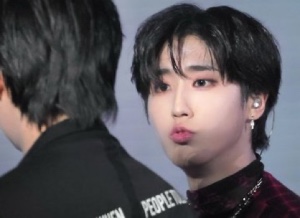 omega wants a kiss
