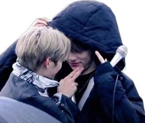 baby hyunlix sharing a hood