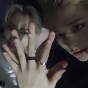 hf comparing hand sizes
