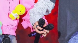 hf handholding at the end of concerts
