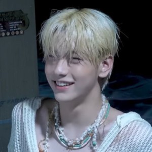 Blond (2023)