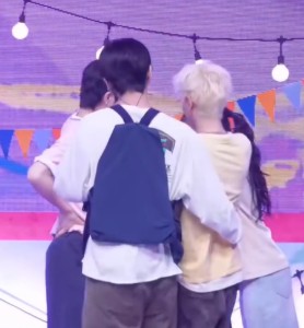 ôm eo (mcountdown adios)