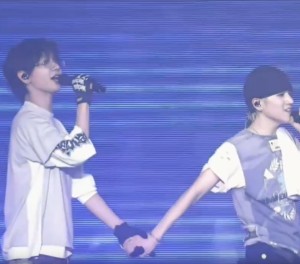 🦦 nắm tay 🐶 dắt đi vì 🐶 chấn thương chân