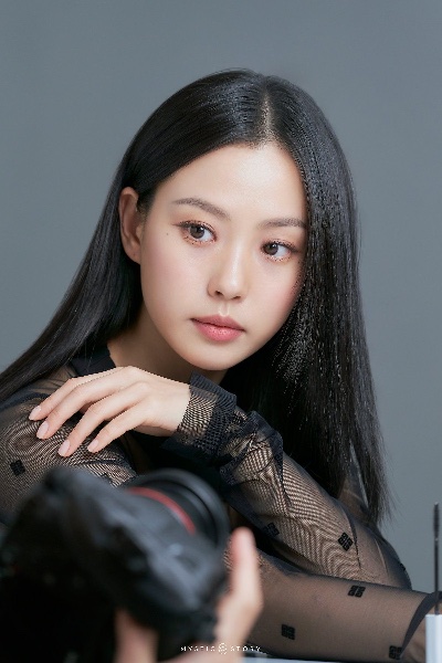 Go Min-si