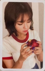 apple jeongyeon
