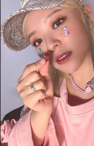 gummy bear jeongyeon