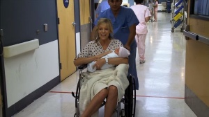 Dee Gives Birth