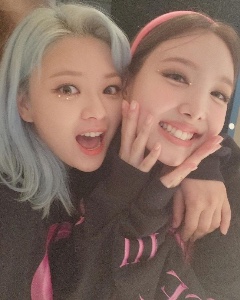 2yeon ( jeongyeon nayeon)
