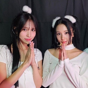 michaeng ( mina chaeyoung)