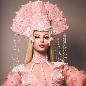 Miz Cracker (S10)