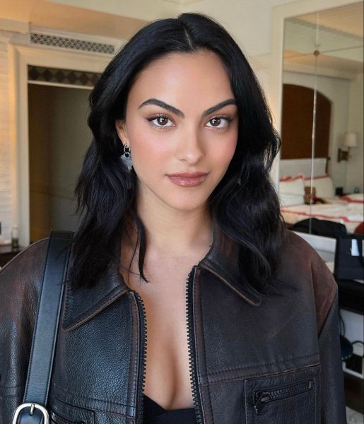 Camila Mendes