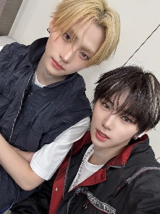 Zhou Anxin/ Lee Sangwon