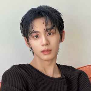 Jeongwoo (Ahof)