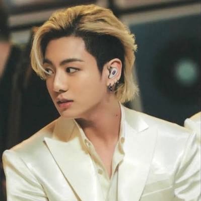 blond w undercut