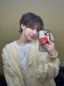 Fluffy short brown hair!!