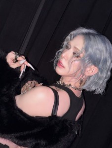 Grey-blue curly/wavy hair!!