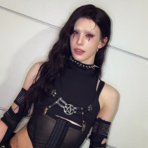 Long black hair!!
