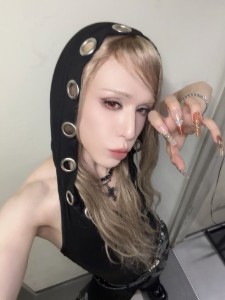 Long blond hair!!