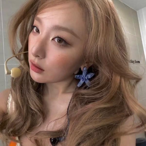 strawberry blonde