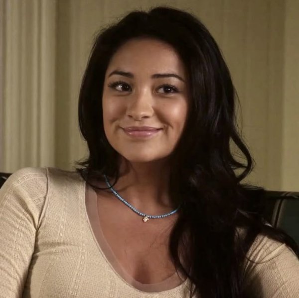 emily // pretty little liars