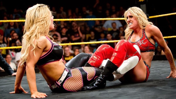 Charlotte vs Natalya (Takeover)