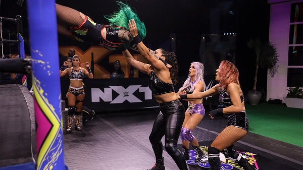Mia, Shotzi, Tegan vs Candice, Dakota, Raquel (In Your House 2020)
