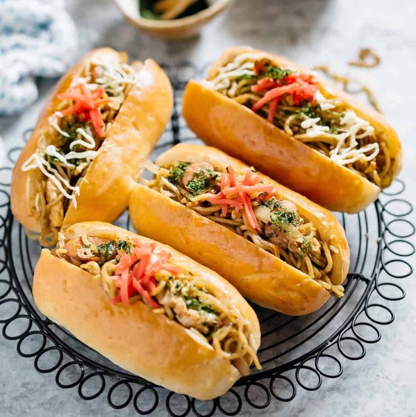 Yakisoba buns (Ichika)