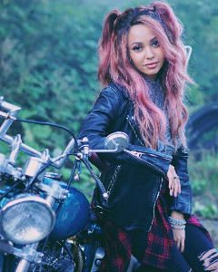 Toni Topaz