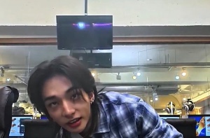 “hyunjin calm down” *obeys*