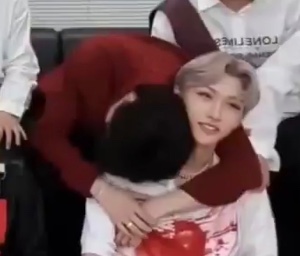 red tshirt vlive