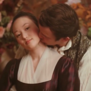 Promo neck kiss