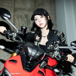 hyerin (triples)