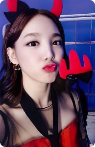 devil nayeon