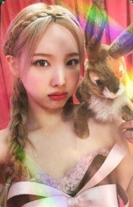 holo bunny nayeon