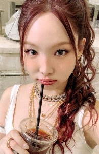 iced coffee nayeon