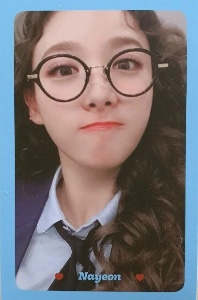 nerdy nayeon