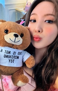 teddy bear nayeon