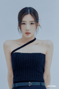 LOONA-ARTMS Kim Lip