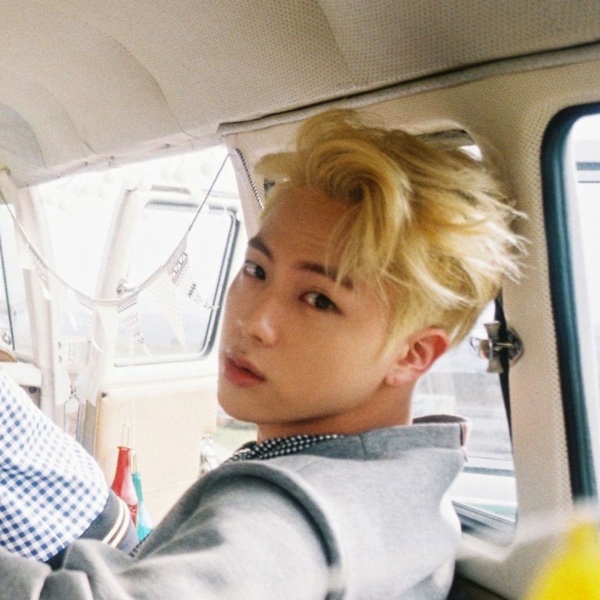 cropped blond hair jin