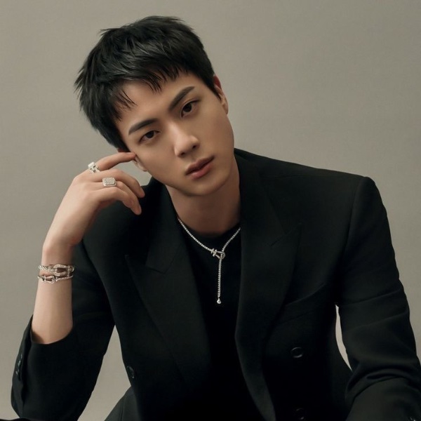 cropped hair jin