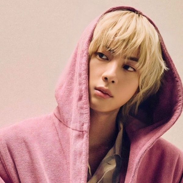 long blond jin