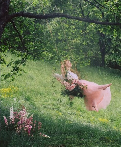 Tone: Fairytale - FMC: Hero x Glinda and Donna Balboa - Vibes: Sexy, whimsy, Old Disney meets OUABH