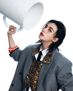 hyunjin (stray kids)