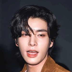 black hair with side bangs