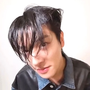 messy black hair