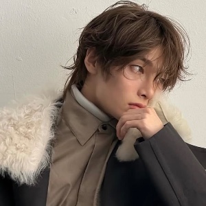 brown hair