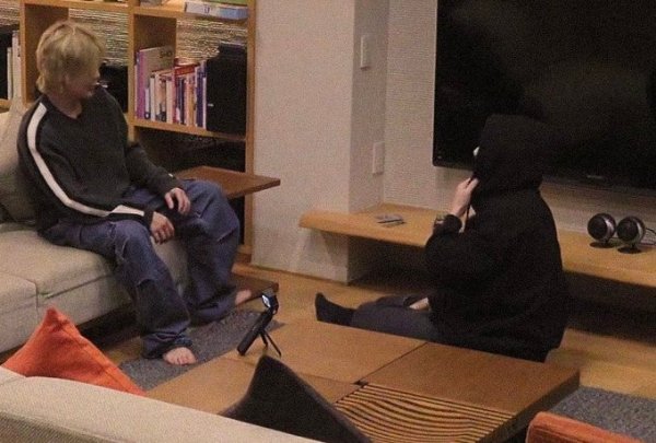 u can see the tip of jungkook's nose