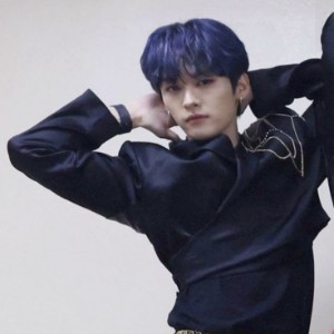dark blue hair