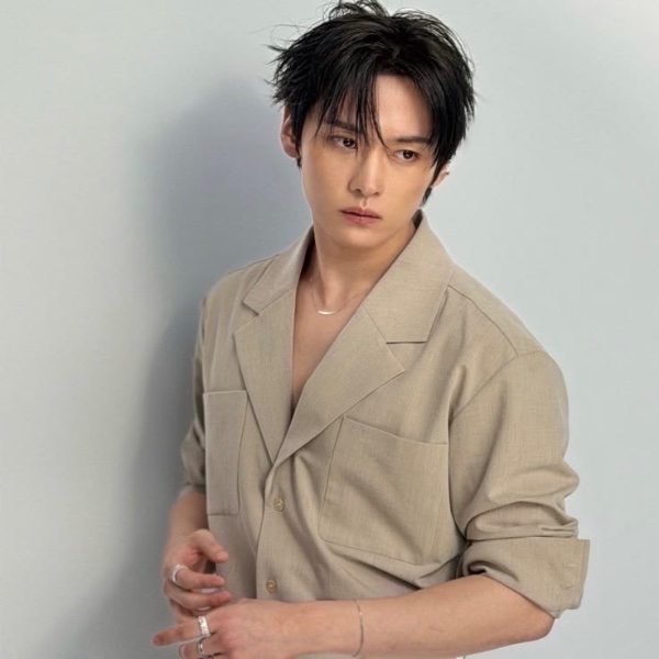 lee know (stray kids)