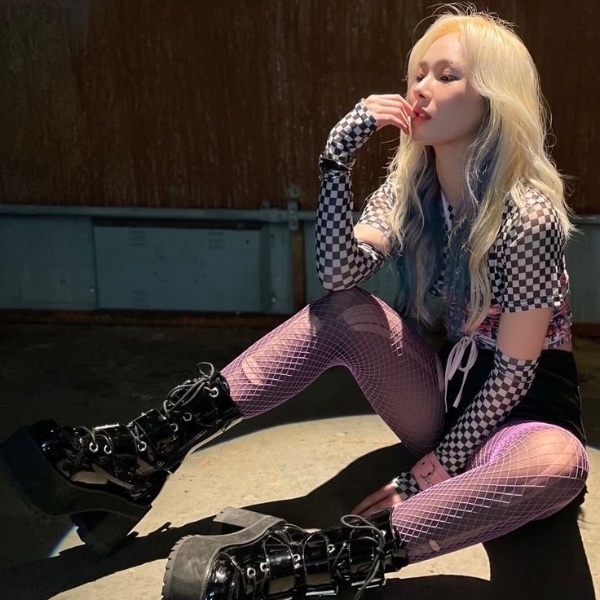 mia (former everglow)